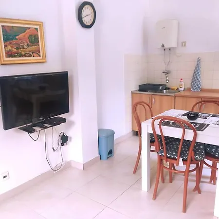 Apartamento Near The Old Town 2 *