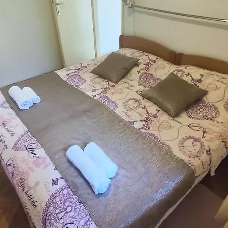 Appartement Near The Old Town 2 *